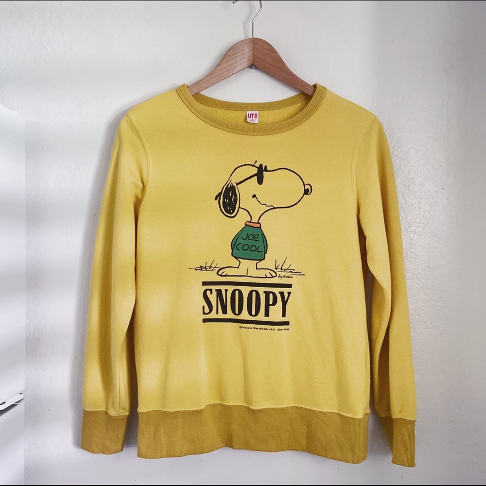 Uniqlo x Peanuts yellow snoopy kids sweatshirt